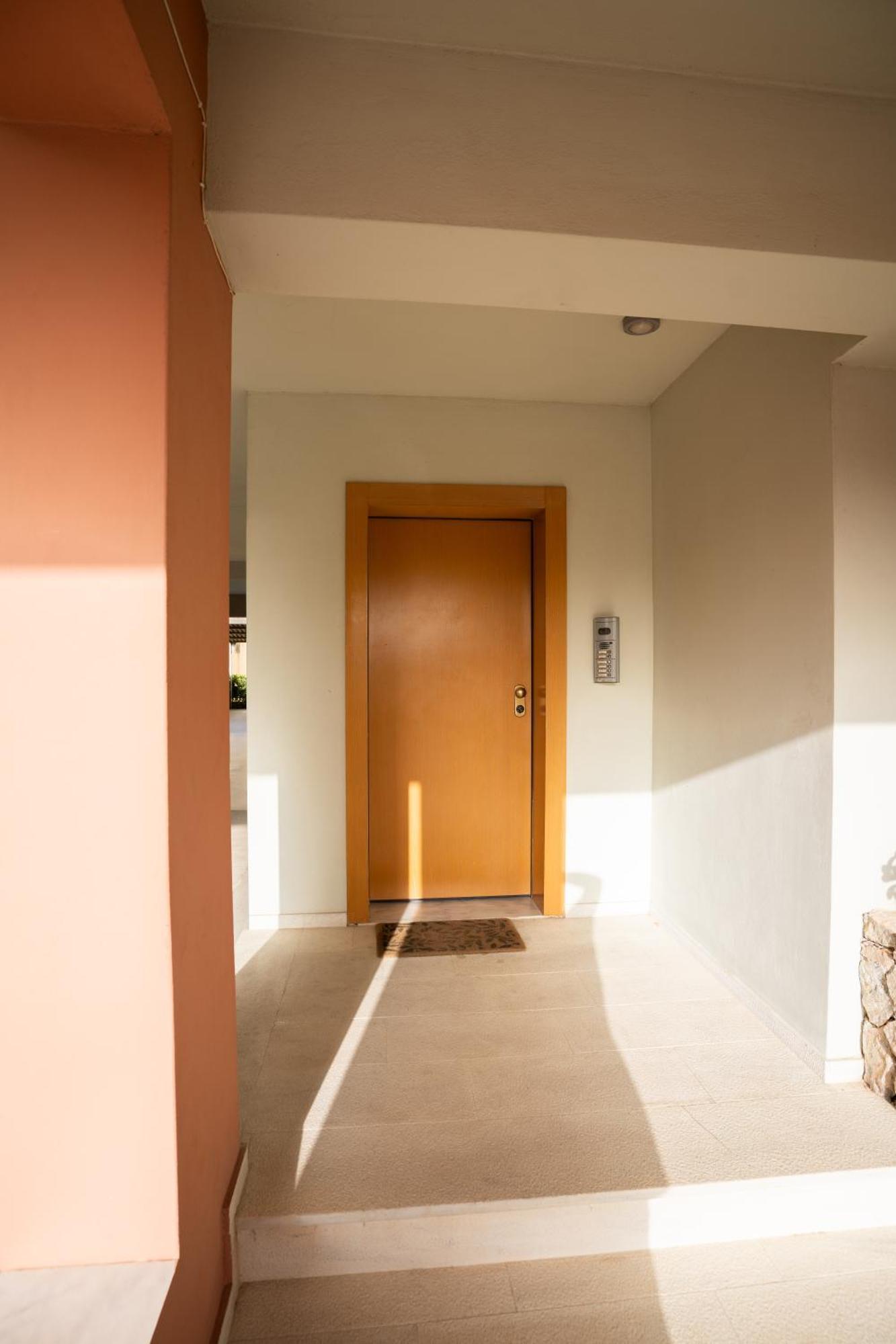 Maria'S Airport Apartment Koropion Exterior photo